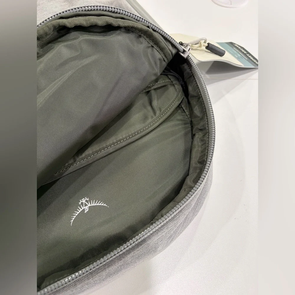 Osprey Large Arcane 20 L Daypack Backpack NWT Grey Laptop Sleeve Carry-on Size